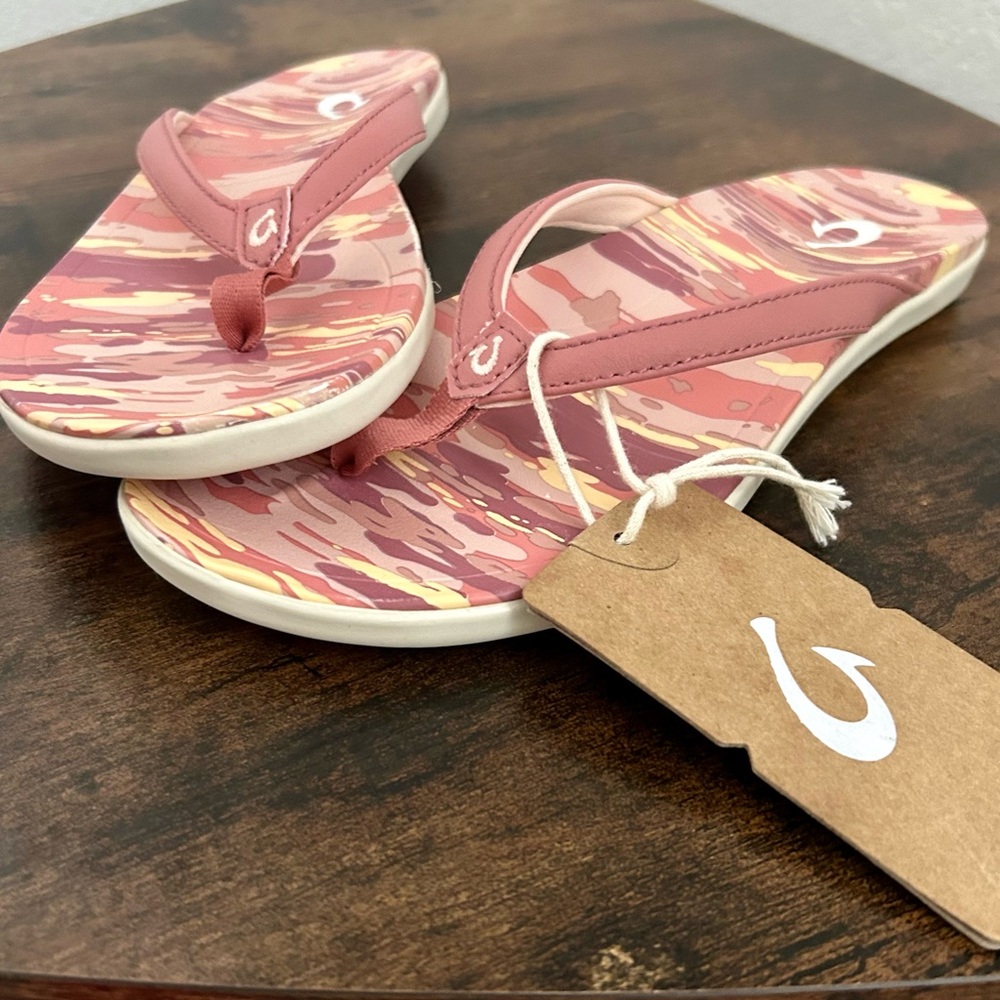 NWT OluKai Ho'opio Hau Sandals 🩴